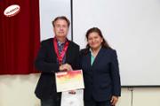 Carlos Juiz rep la Distinci Honorfica - ULADECH Catlica