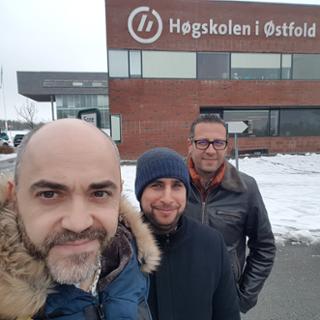 Socis de la Universitat de Gabs visitant l'OUC