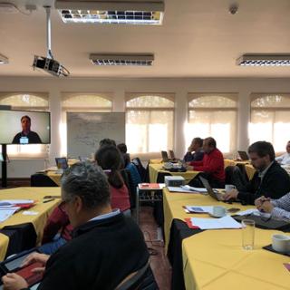 Carlos Juiz impartint un seminari a la Universitat de Talca